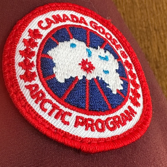 Canada goose  Down Parka in Elderberry. Size Large. Excellent condition. - Picture 4 of 10